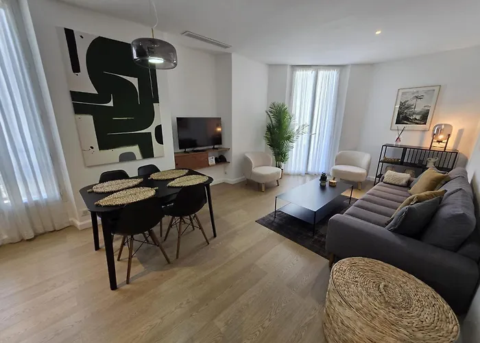 2 Bedrooms 5 Min Walk To Croisette