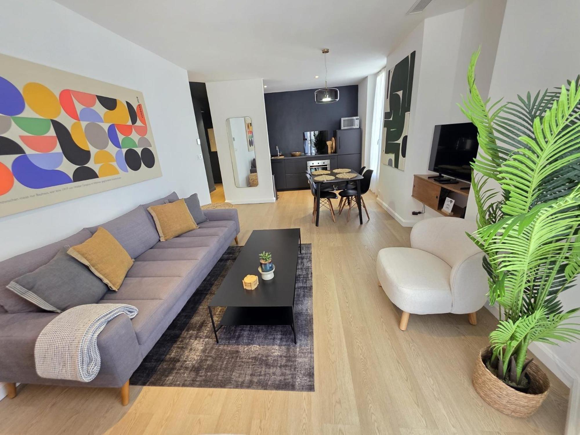 2 Bedrooms 5 Min Walk To Croisette * Cannes