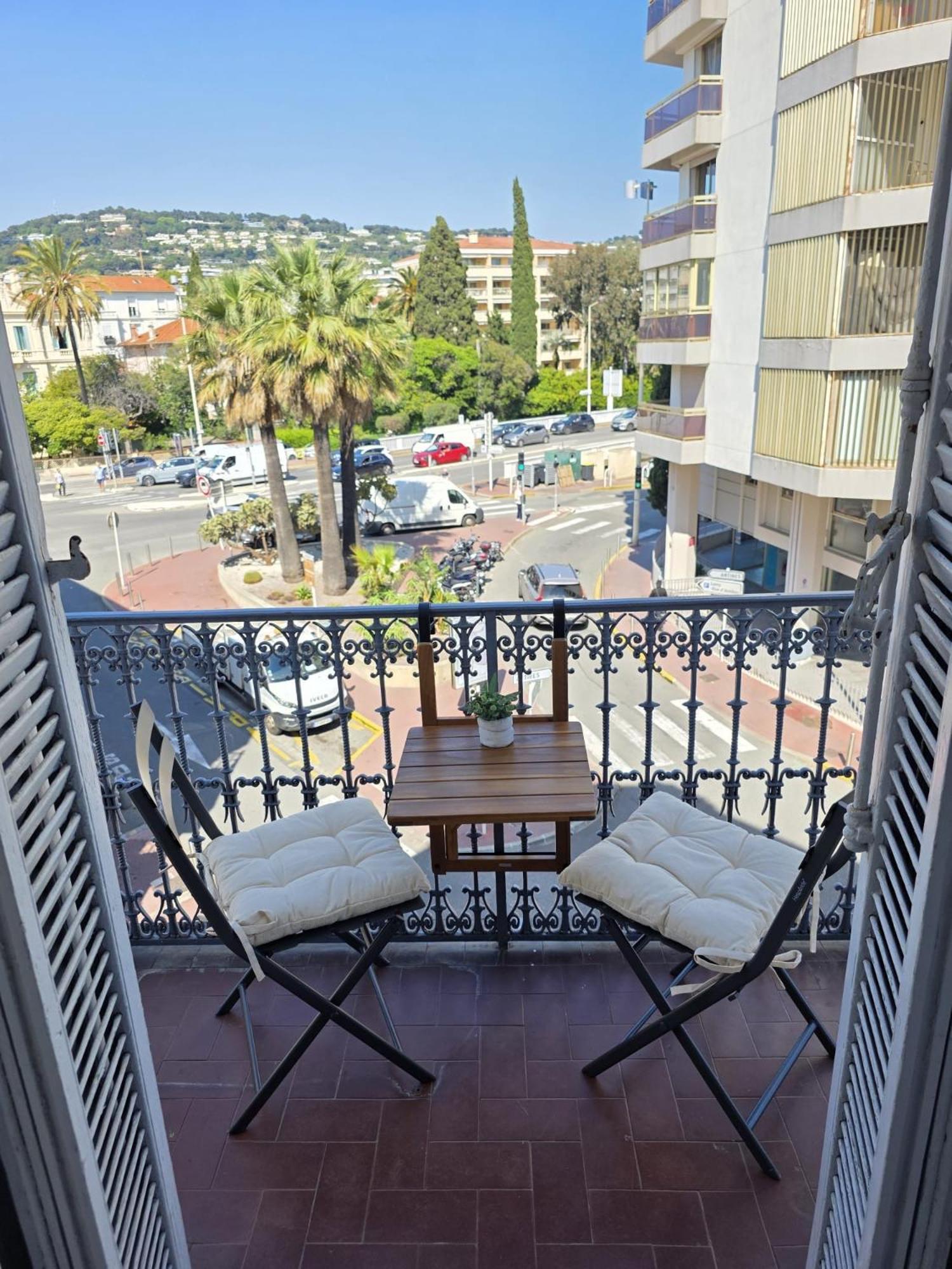 2 Bedrooms 5 Min Walk To Croisette * Cannes